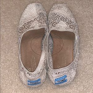 Toms off white lace flats 7.5W
